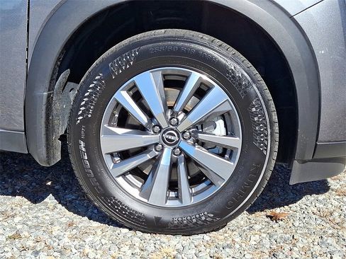 Used 2024 Nissan Pathfinder SL w/ Black Appearance Package image 19