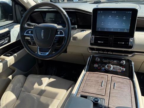 Used 2021 Lincoln Navigator Reserve w/ Luxury Package AWD/4WD image 18