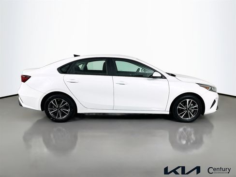 Certified 2023 Kia Forte LXS FWD image 4