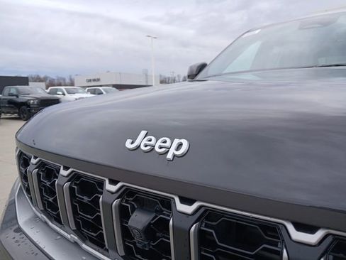 New 2026 Jeep Grand Cherokee Limited image 32