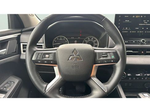 Used 2025 Mitsubishi Outlander SE FWD image 26
