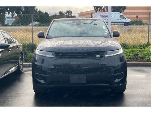 Used 2025 Land Rover Range Rover Sport SE image 3