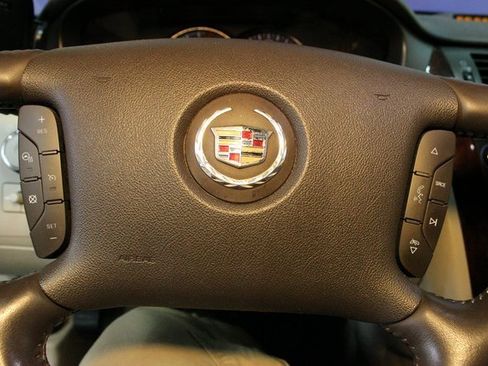 Used 2010 Cadillac DTS Premium image 20