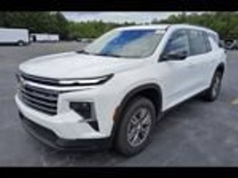 Used 2026 Chevrolet Traverse LT w/ Driver Confidence Package FWD image 8