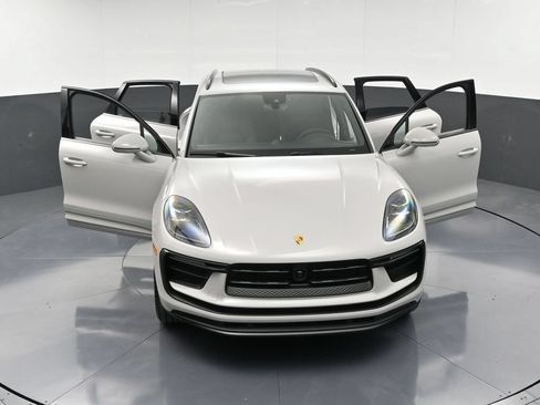 Certified 2026 Porsche Macan AWD/4WD image 33