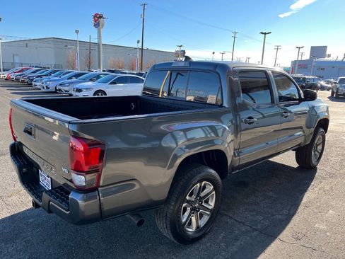 Used 2019 Toyota Tacoma SR5 image 5