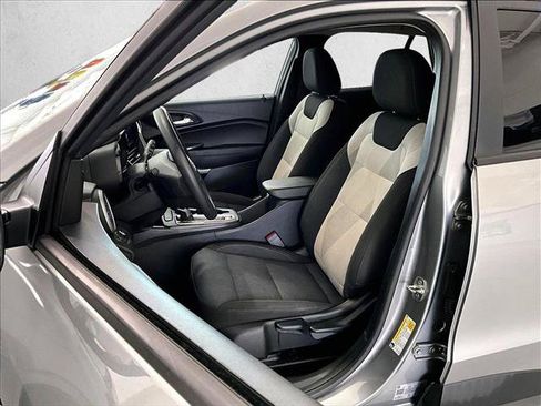 Used 2024 Chevrolet Trax LS FWD image 27