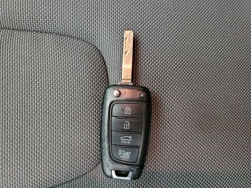 Used 2023 Hyundai Elantra SE FWD image 32