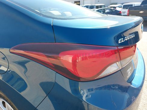 Used 2014 Hyundai Elantra SE image 34