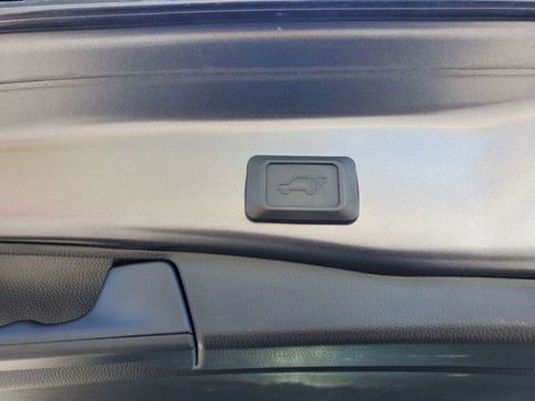 Used 2022 Toyota RAV4 SE AWD/4WD image 9
