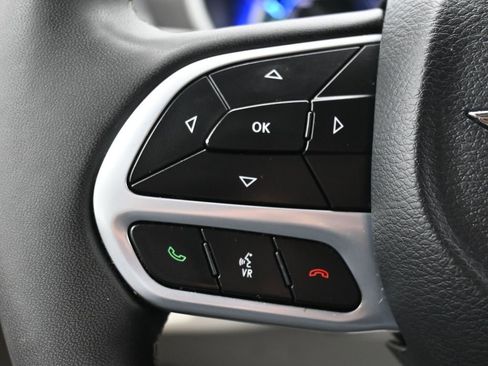 Certified 2024 Chrysler Pacifica Select image 22