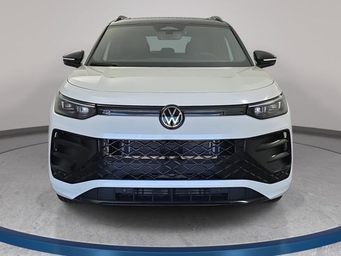 New 2026 Volkswagen Tiguan SE R-Line FWD image 2