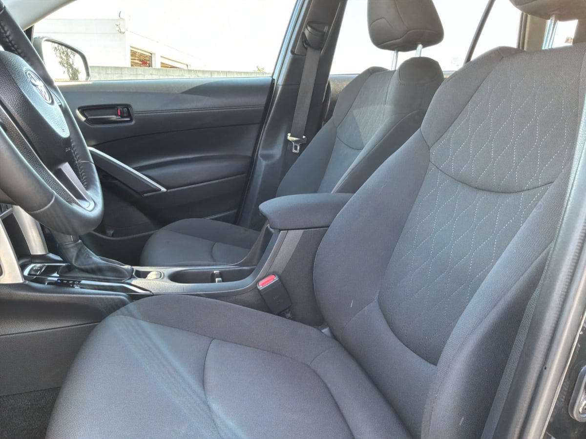 Used 2025 Toyota Corolla Cross LE FWD image 15