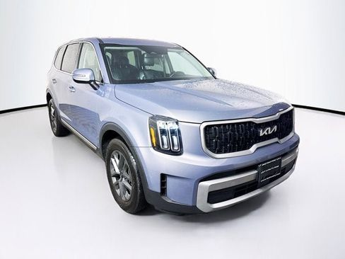 Certified 2023 Kia Telluride LX image 3