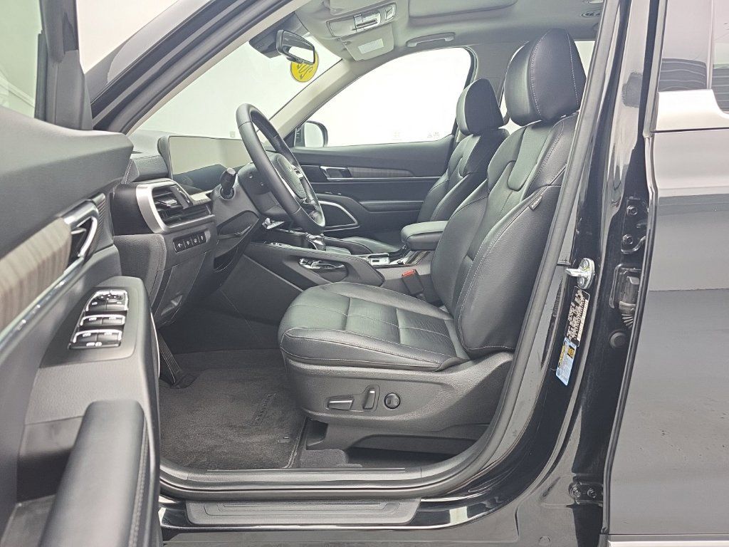 Used 2024 Kia Telluride EX w/ EX Captain's Chair Package AWD/4WD image 10
