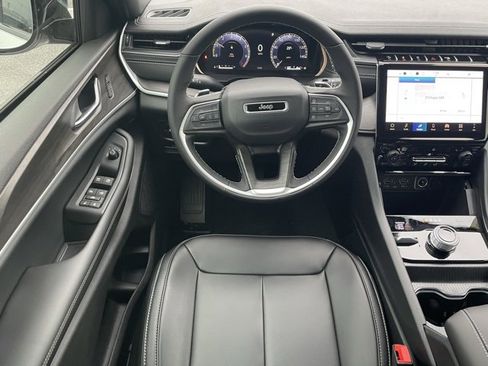 New 2025 Jeep Grand Cherokee L Limited image 38