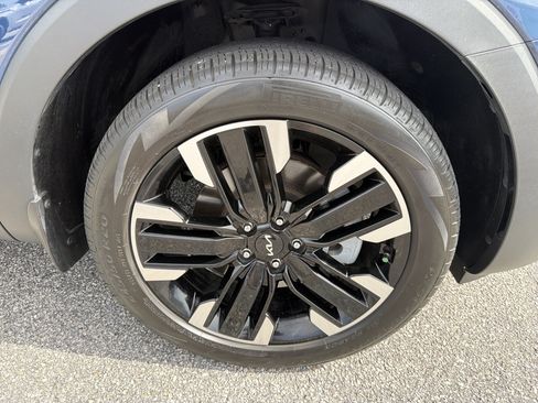 Used 2024 Kia Telluride SX w/ Towing Package FWD image 31