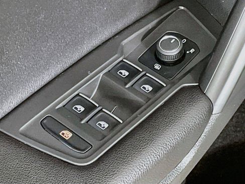 Used 2021 Volkswagen Tiguan SE AWD/4WD image 20