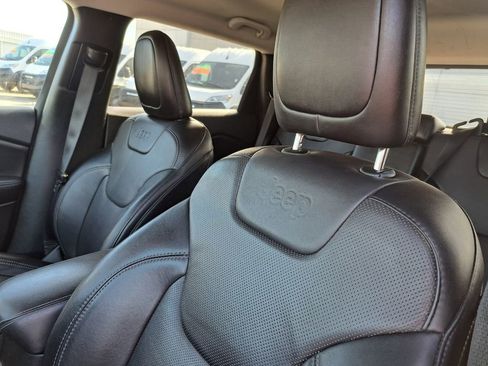 Used 2023 Jeep Cherokee Altitude Lux image 19