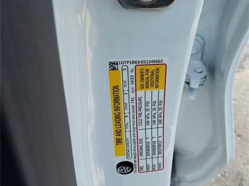 New 2025 GMC Canyon Elevation w/ Convenience Package image 32