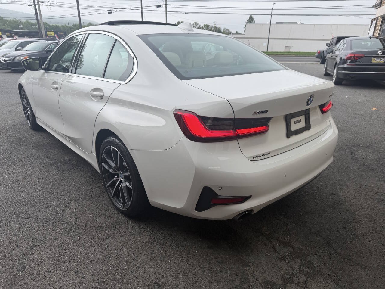 Used 2020 BMW 330i xDrive Sedan w/ Convenience Package AWD/4WD image 4