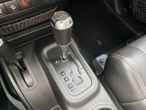 Used 2012 Jeep Wrangler Unlimited Sahara AWD/4WD image 33