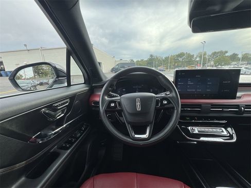 Certified 2025 Lincoln Corsair Reserve w/ Rear Removable Package Tray image 17