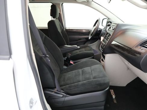Used 2016 Dodge Grand Caravan SE w/ Quick Order Package 29E SE FWD image 9