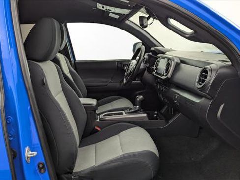 Used 2021 Toyota Tacoma TRD Sport w/ Technology Package image 21