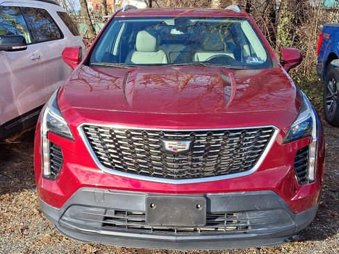 Used 2019 Cadillac XT4 Luxury w/ Cold Weather Package image 2