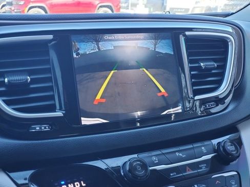 Certified 2018 Chrysler Pacifica Touring-L Plus w/ Tire & Wheel Group image 19