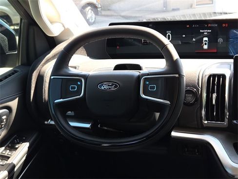 New 2025 Ford Expedition Platinum w/ Driver's Package image 12