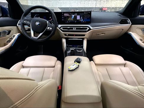 Used 2023 BMW 330i Sedan w/ Parking Assistance Package RWD image 17