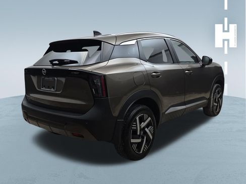 Used 2026 Nissan Kicks SV w/ SV Premium Package FWD image 4