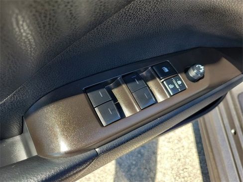 Used 2023 Toyota Camry SE image 12