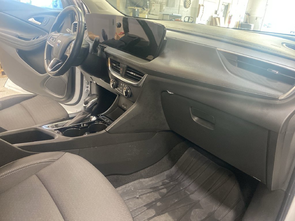 Certified 2024 Buick Encore GX Preferred w/ Comfort Package FWD image 37