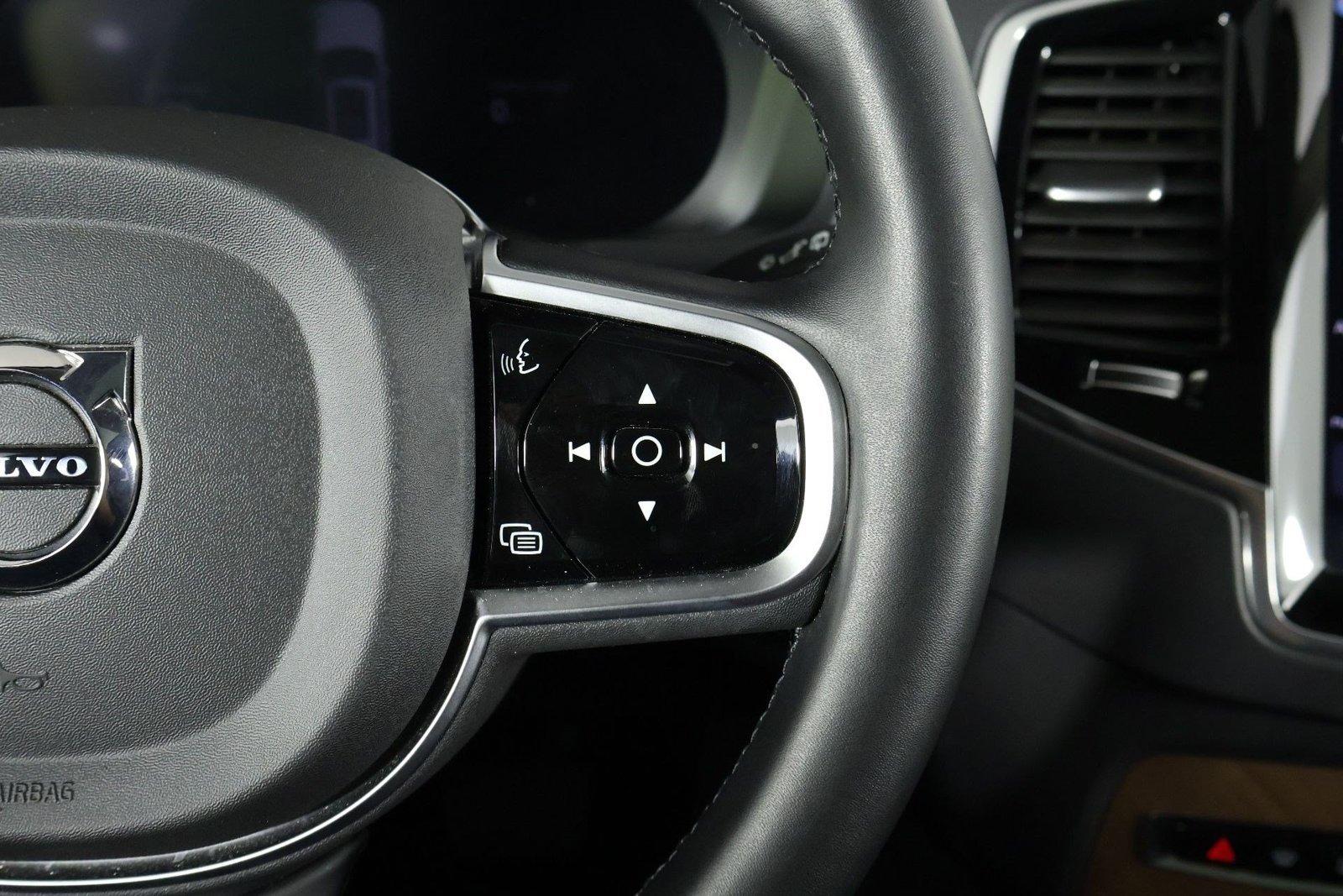 Used 2025 Volvo XC90 T8 Plus AWD/4WD image 11