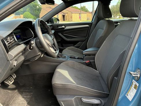 Used 2025 Volkswagen Jetta Sport FWD image 20