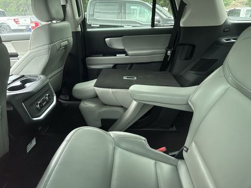 Used 2025 Ford Expedition Active AWD/4WD image 14