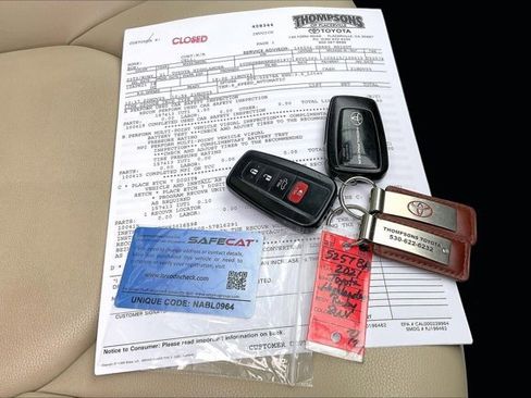 Used 2021 Toyota Highlander XLE image 11