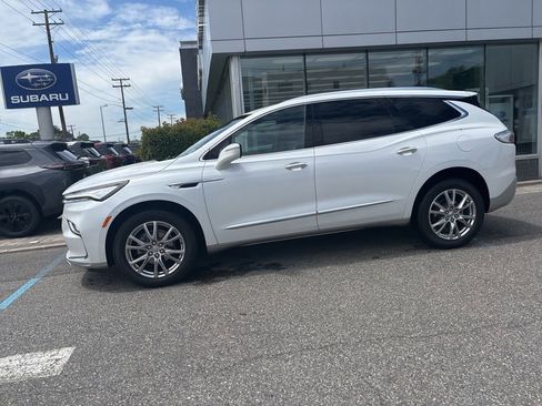 Used 2024 Buick Enclave Essence w/ Experience Buick Package FWD image 7