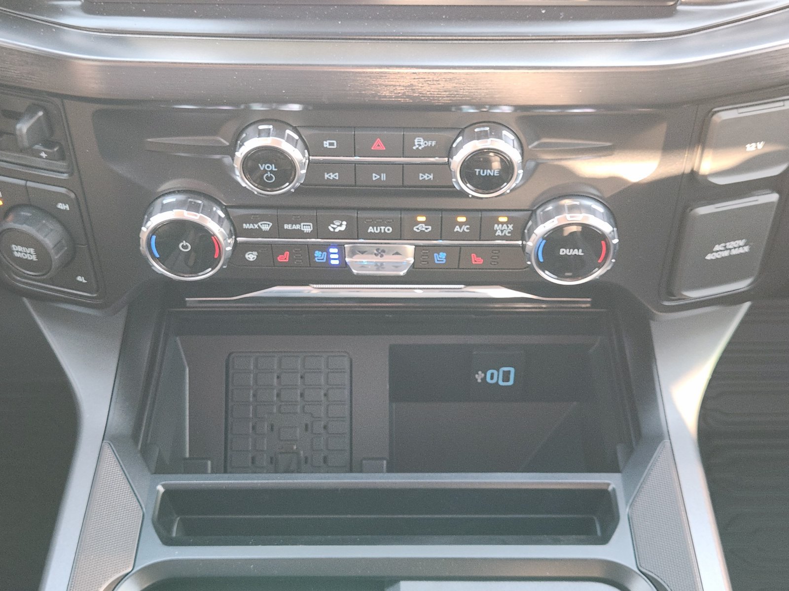 New 2027 Ford F350 Lariat w/ Lariat Premium Package AWD/4WD image 18