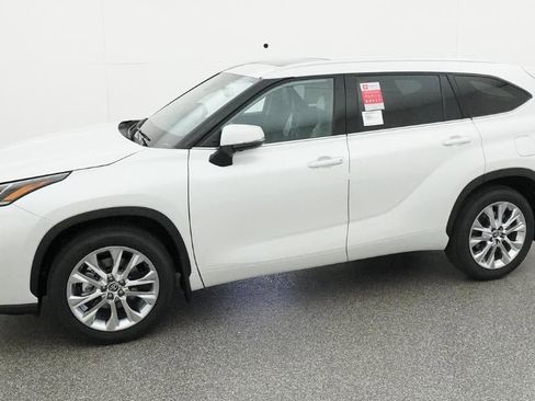 New 2026 Toyota Highlander Limited AWD/4WD image 2