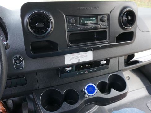 Used 2019 Freightliner Sprinter 170 RWD image 19