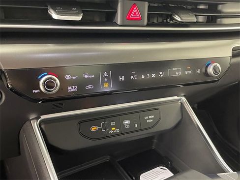 New 2026 Kia Carnival SX image 8