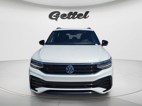 Used 2023 Volkswagen Tiguan SE R-Line image 2