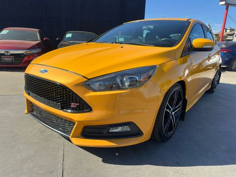 Used 2016 Ford Focus ST w/ Equipment Group 401A image 3