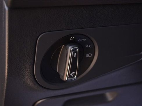 Certified 2022 Volkswagen Tiguan SE w/ Panoramic Sunroof Package image 11