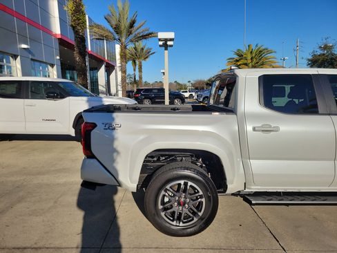 Used 2024 Toyota Tacoma TRD Off-Road image 6