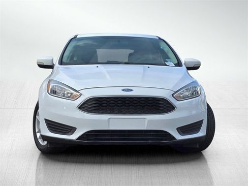 Used 2017 Ford Focus SE image 2